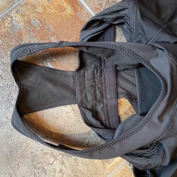 LULULEMON TURBO RACERBACK SZ 6 BLACK - Picture 3 of 3